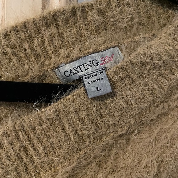 Soft cozy sweater by Casting LA size L - Picture 3 of 3